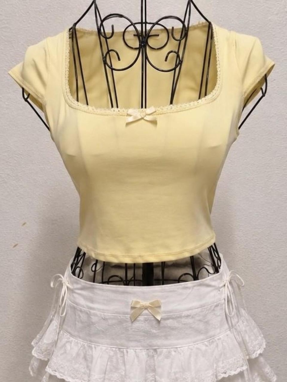 gaze Pale Yellow Square Neck Lace-Trim Crop Top